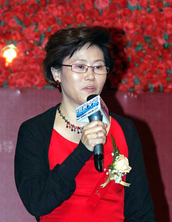 10月30日，导演李少红在发布会上发言。 新华社记者丁林摄